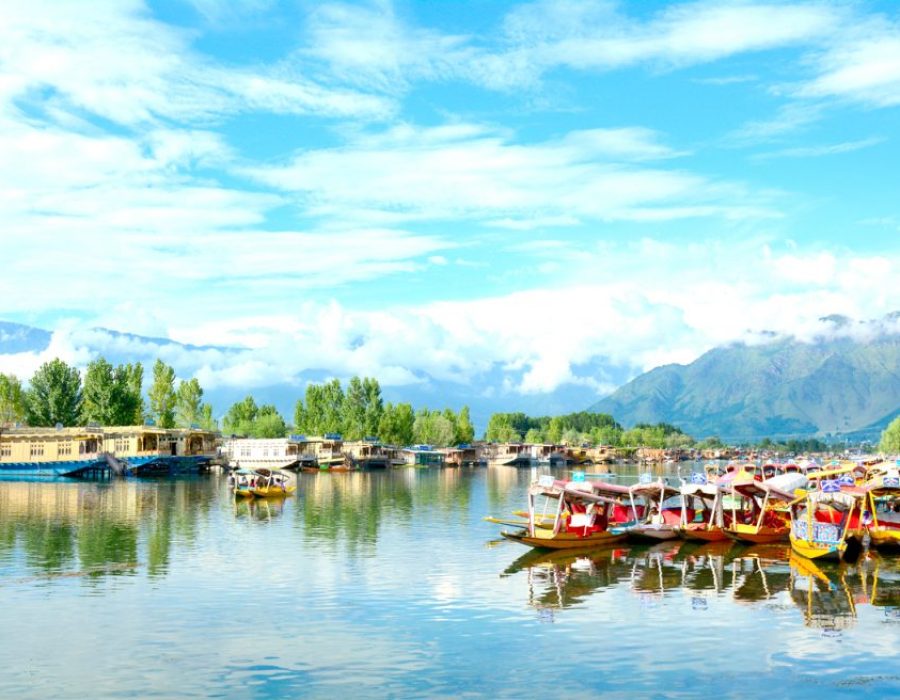 Shikara-boats-on-Dal-lake-Srinagar-Edit-1-1024x656-1